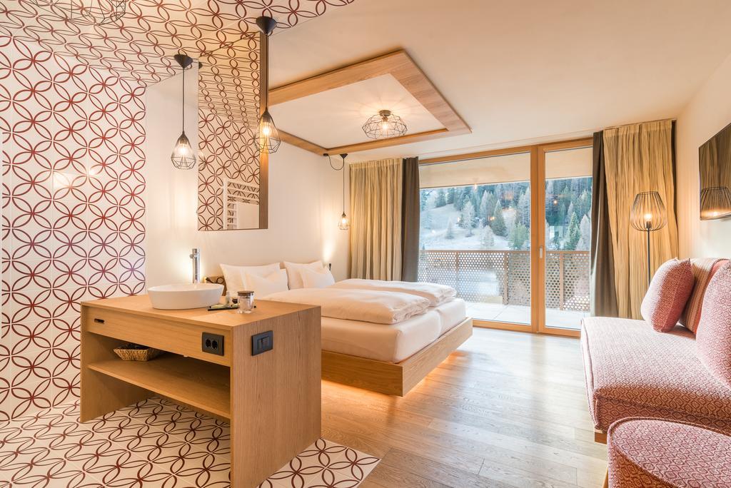 Hotel Tofana Сан-Кассиано Экстерьер фото